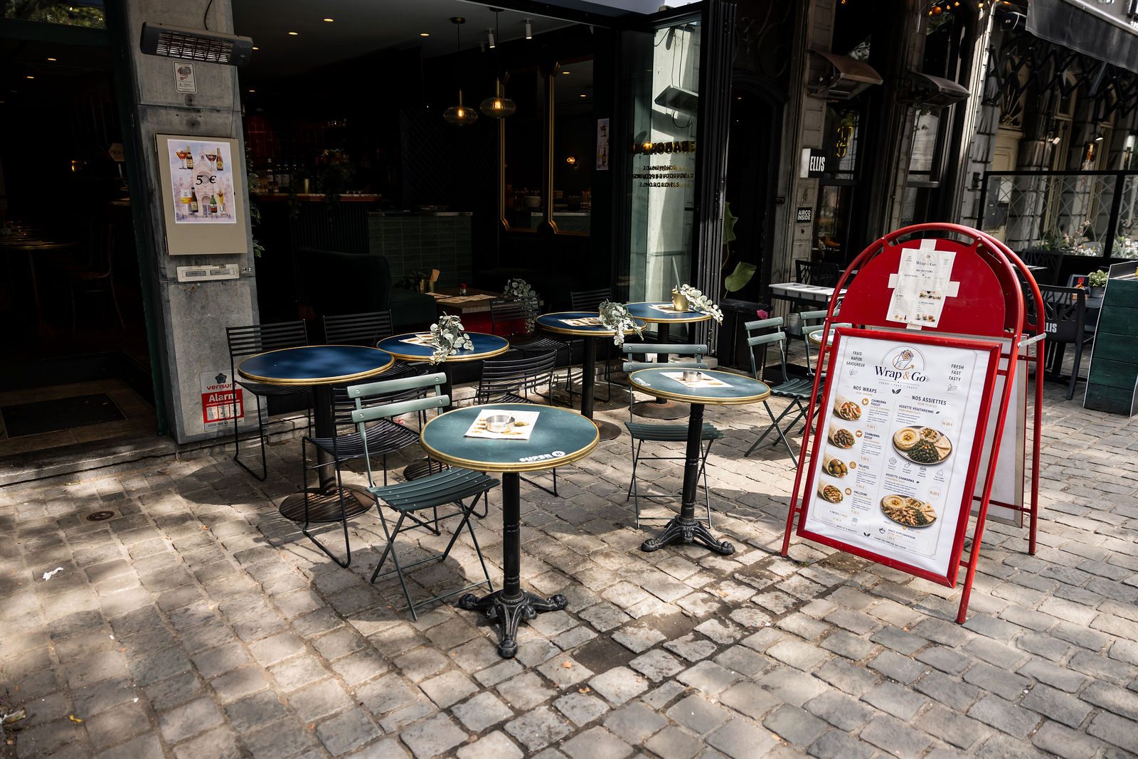 Façade et terrasse Wrap & Go, Place Sainte-Catherine 3